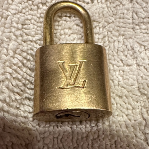 Louis Vuitton Brass Padlock with Key 320 - Picture 8 of 8